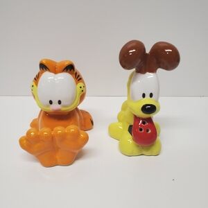 Garfield and Odie Ceramic Salt & Pepper Shakers - Orange and Yellow